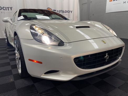 Used 2012 Ferrari California RWD image 3