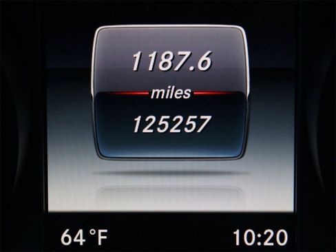 Used 2015 Mercedes-Benz C 300 4MATIC Sedan image 12