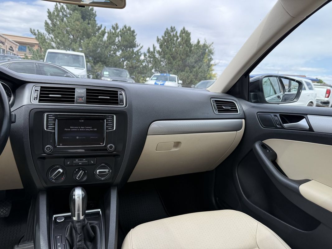 Used 2017 Volkswagen Jetta SE FWD image 24