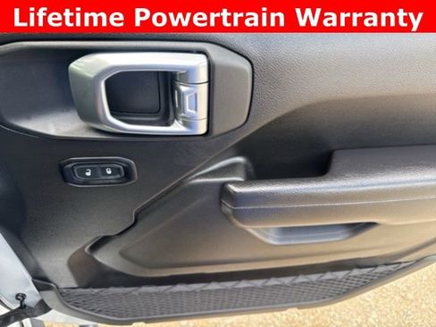 Used 2024 Jeep Gladiator Rubicon w/ Technology Group image 25