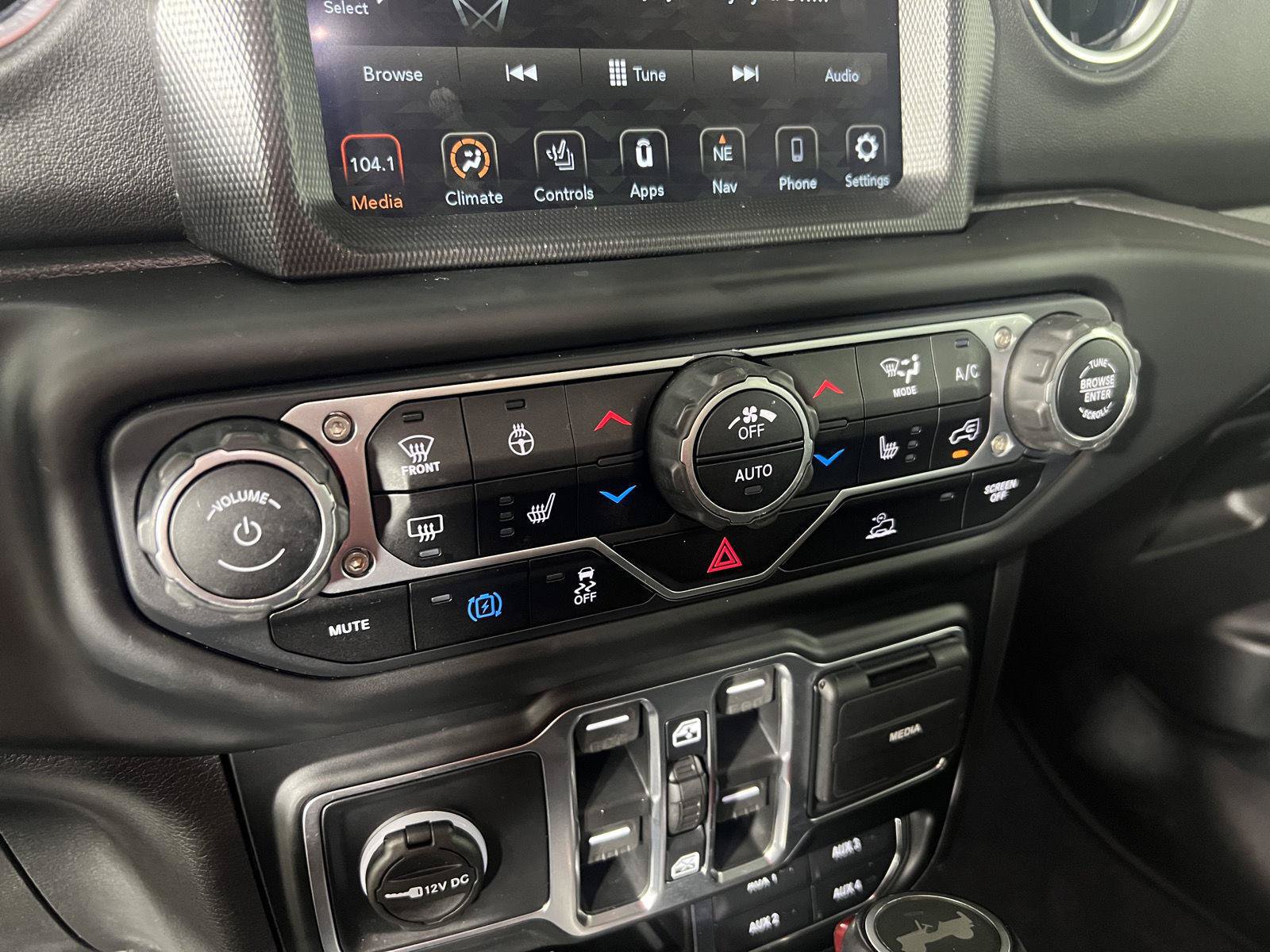 Used 2021 Jeep Wrangler Unlimited Sahara w/ Cold Weather Group AWD/4WD image 21