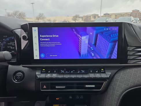 Used 2025 Toyota Camry XLE image 27