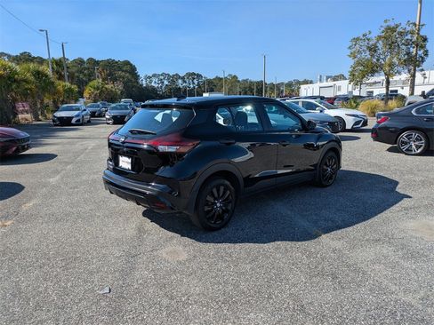 Used 2023 Nissan Kicks S image 3