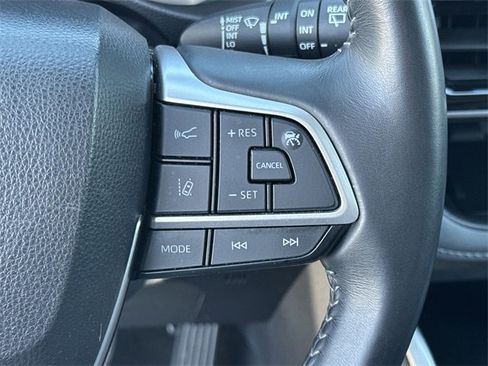 Used 2023 Toyota Highlander XLE image 28