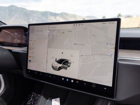 Used 2021 Tesla Model S Plaid image 24