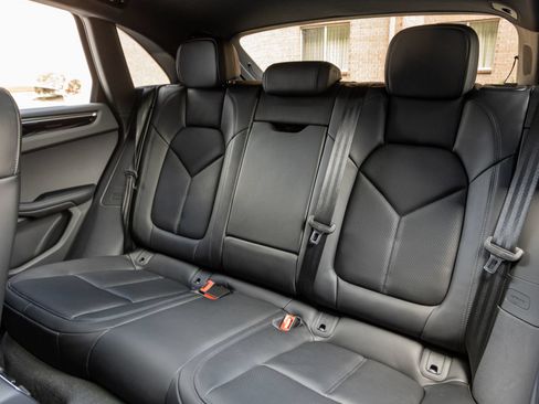 Certified 2026 Porsche Macan AWD/4WD image 28