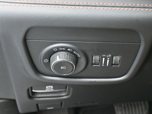 Used 2023 Jeep Grand Cherokee L Summit AWD/4WD image 30