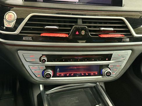 Used 2020 BMW 750i xDrive w/ Executive Package image 35