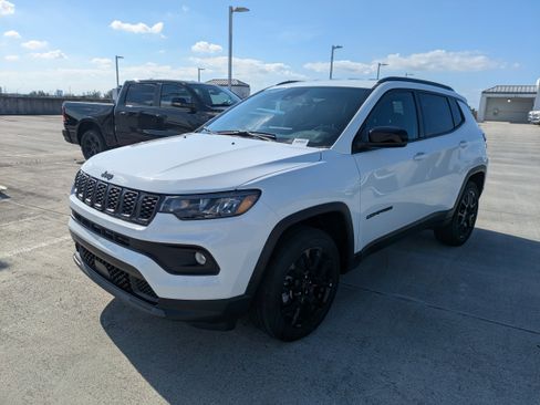 New 2026 Jeep Compass Latitude image 9