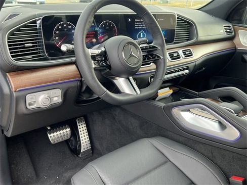 Used 2025 Mercedes-Benz GLS 450 4MATIC image 20