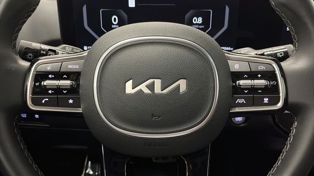 Used 2025 Kia Sorento SX AWD/4WD image 16