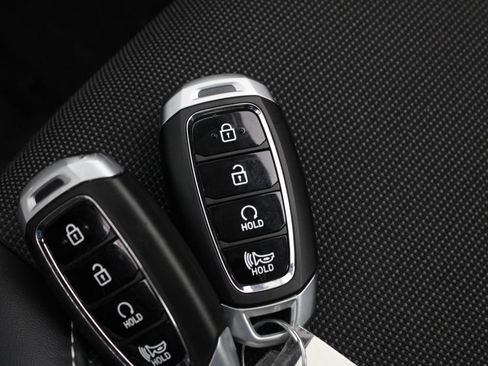 Certified 2024 Hyundai Venue Limited FWD image 31