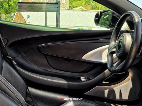 Used 2020 McLaren GT RWD image 41