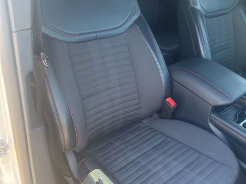 Used 2025 Ford Explorer ST-Line image 13