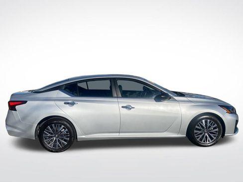 Used 2024 Nissan Altima 2.5 SV image 8