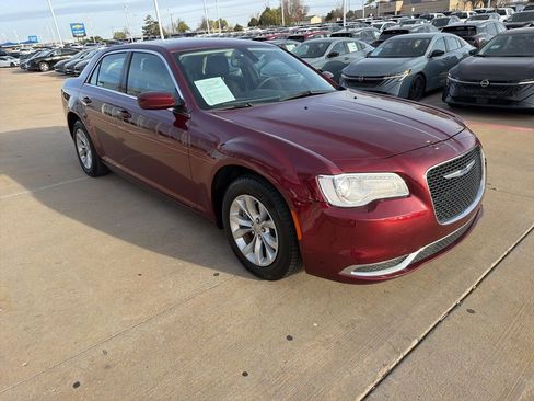 Used 2023 Chrysler 300 Touring RWD image 7