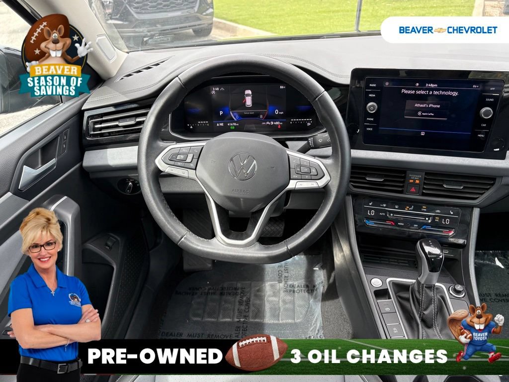 Used 2025 Volkswagen Jetta SE FWD image 16