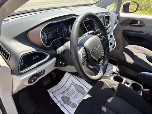 Used 2023 Chrysler Voyager LX FWD image 29