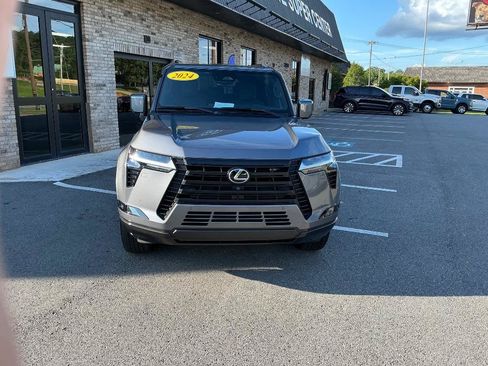 Used 2024 Lexus GX 550 w/ Cold Area Package AWD/4WD image 13
