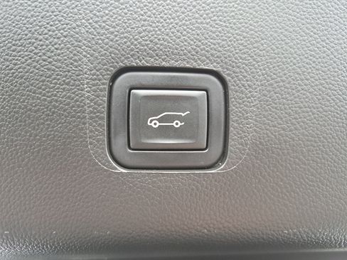 Used 2023 Chevrolet Traverse LT AWD/4WD image 14