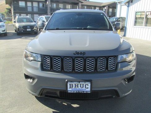 Used 2019 Jeep Grand Cherokee Altitude image 2