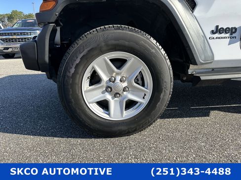 Used 2020 Jeep Gladiator Sport w/ Quick Order Package 24S image 9