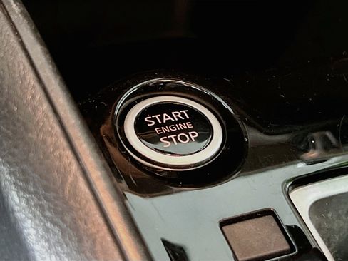 Used 2021 Nissan Versa SV FWD image 23