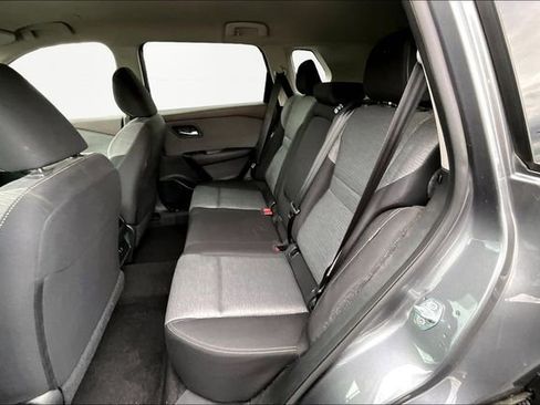 Used 2023 Nissan Rogue SV image 16