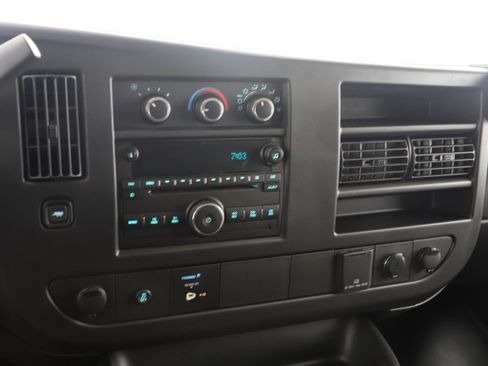 Used 2015 Chevrolet Express 3500 LS image 25