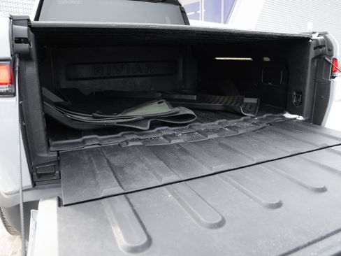 Used 2022 Rivian R1T Adventure image 31