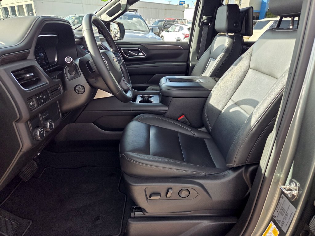 Used 2024 Chevrolet Tahoe LT w/ Luxury Package RWD image 5