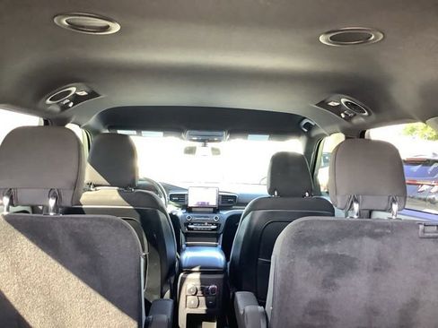 Used 2020 Ford Explorer XLT w/ Comfort Package image 11