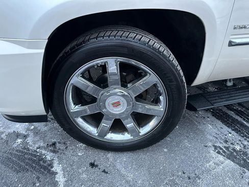 Used 2013 Cadillac Escalade Luxury image 9