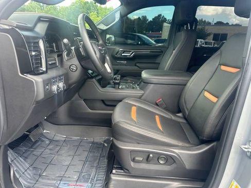 Used 2024 GMC Sierra 1500 AT4 w/ Technology Package AWD/4WD image 9