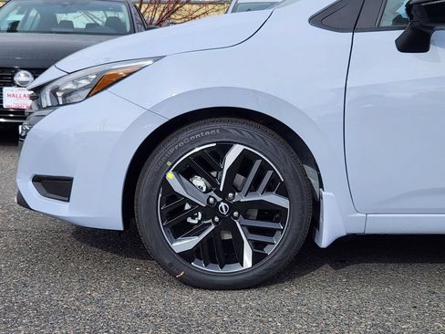 New 2025 Nissan Versa SR w/ Trunk Package FWD image 8