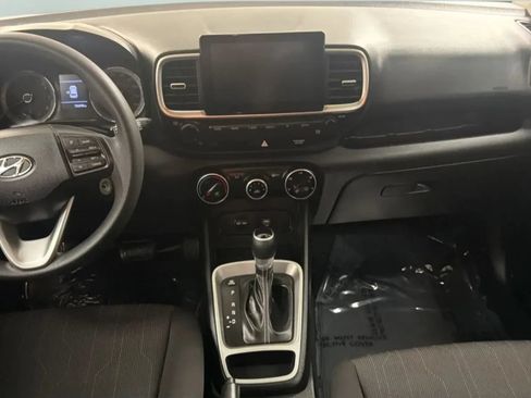 Used 2021 Hyundai Venue SE w/ Cargo Package FWD image 16