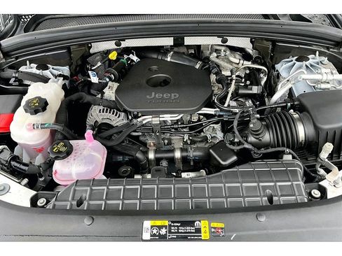 Certified 2026 Jeep Grand Cherokee Limited AWD/4WD image 12