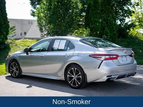 Used 2018 Toyota Camry SE w/ Moonroof Package FWD image 7