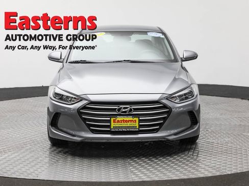 Used 2017 Hyundai Elantra SE w/ Cargo Package image 2