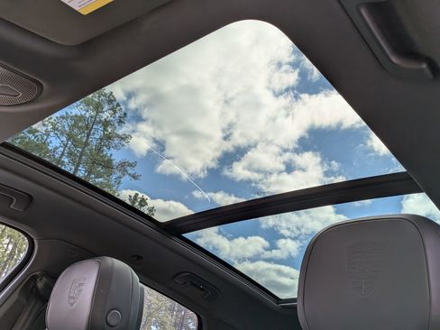 Certified 2025 Porsche Cayenne Coupe AWD/4WD image 30