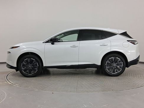 Used 2025 Nissan Murano Platinum w/ Cargo Package image 2