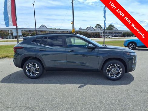 New 2025 Chevrolet Trax LT w/ Driver Confidence Package image 6