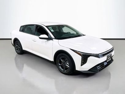 New 2025 Kia K4 LXS