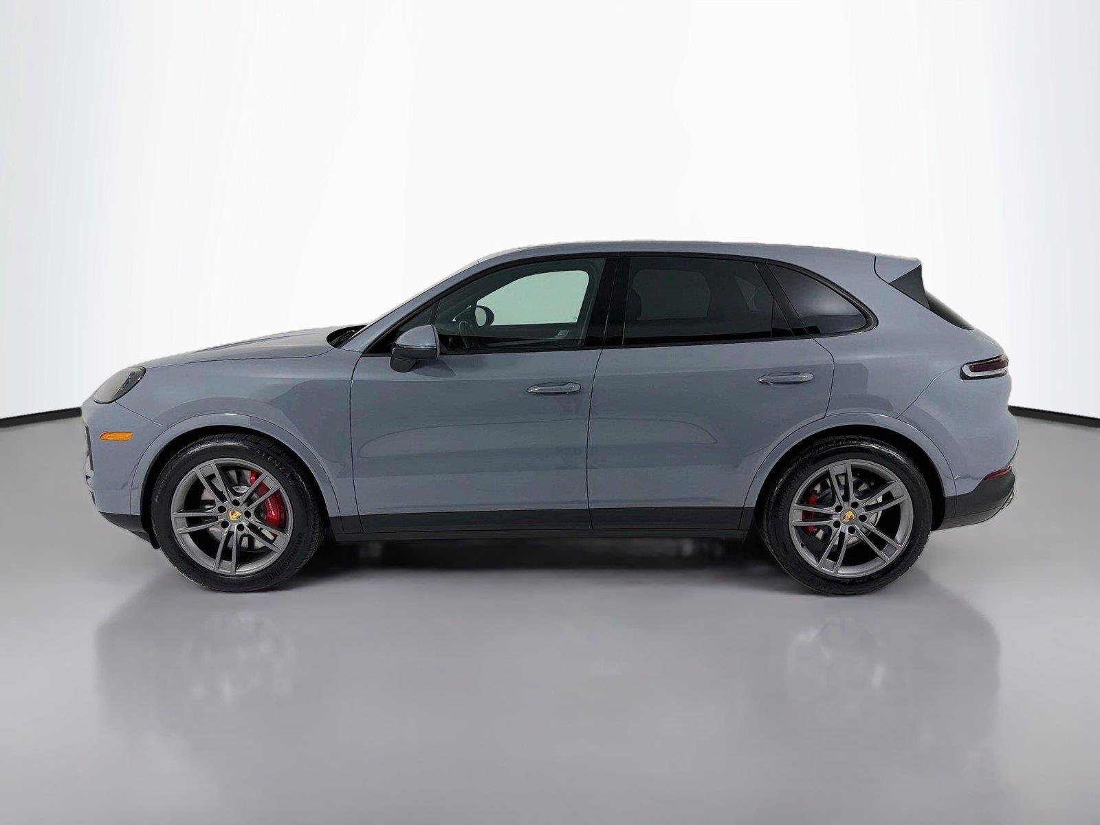 Used 2024 Porsche Cayenne S AWD/4WD image 2