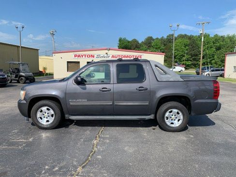 Used 2011 Chevrolet Avalanche LS RWD image 1