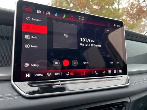 New 2025 Volkswagen Tiguan SE image 16