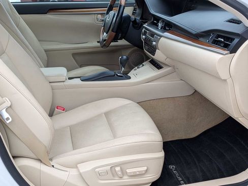 Used 2015 Lexus ES 300h image 19