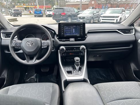 Used 2022 Toyota RAV4 XLE AWD/4WD image 18