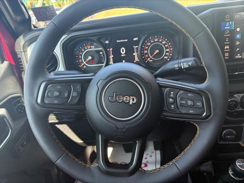 Certified 2024 Jeep Gladiator Sport AWD/4WD image 16