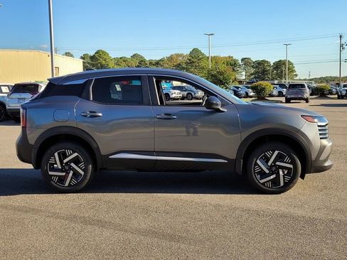 New 2026 Nissan Kicks SV FWD image 2